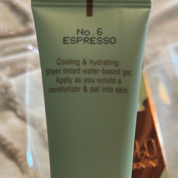 NIB- Pixi by Petra Skin Tint 1.18 fl.oz. Color is Espresso - Picture 10 of 13